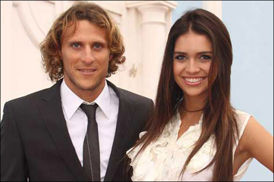 بالصور.. زوجات نجوم كرة القدم الاكثر اثارة في العالم!  صورة رقم 6