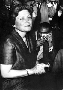 وفاة سفيتلانا الابنة الوحيدة للدكتاتور السوفييتي ستالين صورة رقم 1