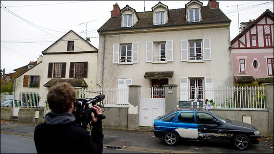 فرنسي جرد ابنه من الملابس وغسله حتى الموت كعقاب له!!  صورة رقم 4