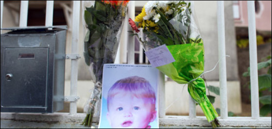 فرنسي جرد ابنه من الملابس وغسله حتى الموت كعقاب له!!  صورة رقم 3