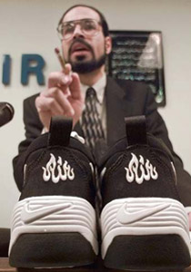 كيف وصلت الأحذية وعليها اسم الجلالة من الصين الى الجزائر؟! صورة رقم 1