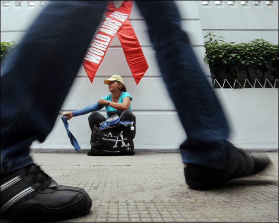 بالصور.. احتفالات ضخمة بيوم الايدز حول العالم!  صورة رقم 13