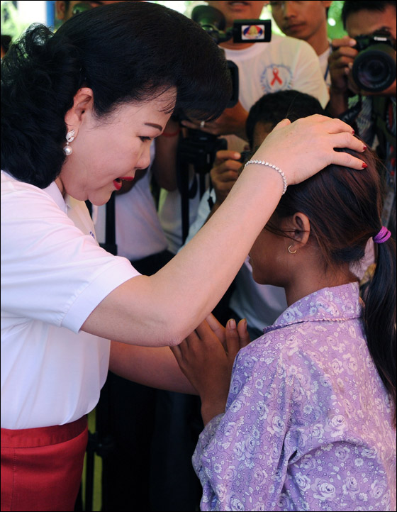 بالصور.. احتفالات ضخمة بيوم الايدز حول العالم!  صورة رقم 15