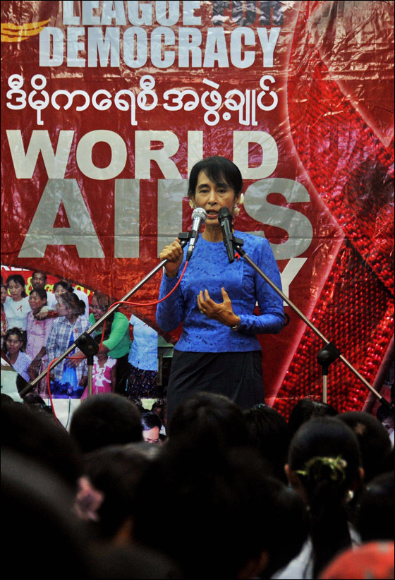 بالصور.. احتفالات ضخمة بيوم الايدز حول العالم!  صورة رقم 16