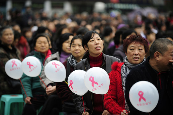 بالصور.. احتفالات ضخمة بيوم الايدز حول العالم!  صورة رقم 18