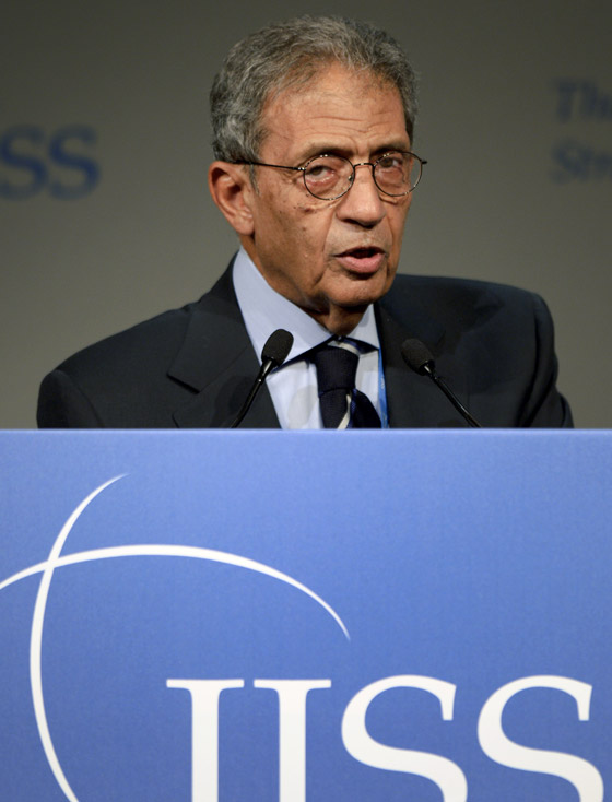 عمرو موسى وحماقي يتصدرون عزاء عامر منيب!!  صورة رقم 14