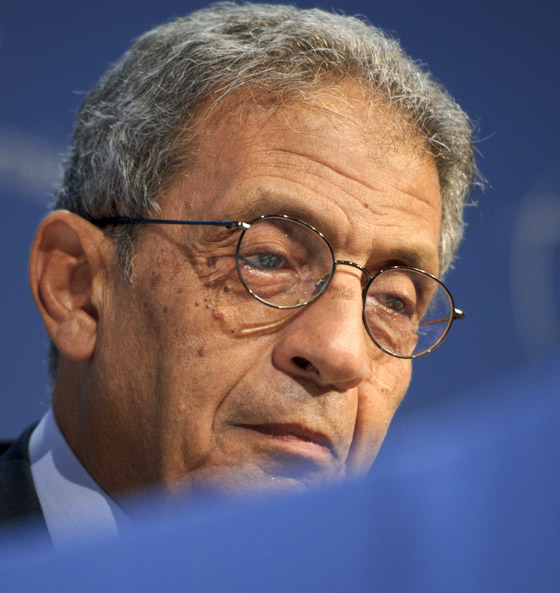 عمرو موسى وحماقي يتصدرون عزاء عامر منيب!!  صورة رقم 16