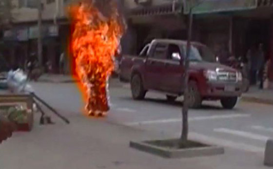 الصين: راهب يشعل النار بنفسه مطالبا بحرية التبت! صورة رقم 1