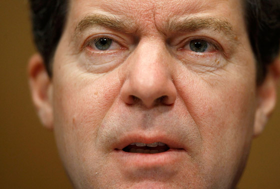 حاكم ولاية امريكية يعتذر لطالبة في الثانوية بعد ان انتقدته! صورة رقم 1