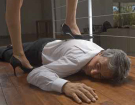 تطعن زوجها 10 مرات بسبب خلاف حول مشاهدة التلفاز! صورة رقم 1