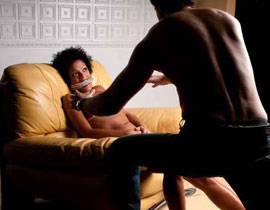 للانتقام من عشيقها استأجرت بلطجية ليغتصبوا زوجته! صورة رقم 1