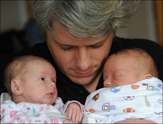 بعد 7 سنوات من الانتظار.. تتوفى اثر ولادة توأمين ولم تحتضنهما صورة رقم 6