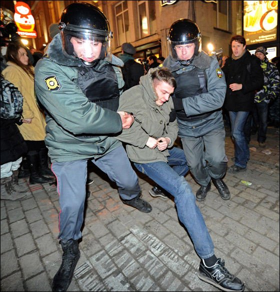 احتجاجات وتظاهرات في روسيا نتيجة فوز بوتين بالانتخابات!  صورة رقم 3