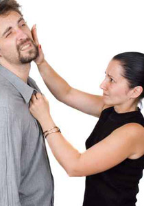 تنامي حالات العنف ضد الرجال من زوجاتهم في المجتمع الغربي!!  صورة رقم 1