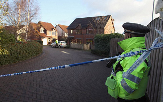 اب قاتل يطعن زوجته وطفليه ويطلق النار عليهم حتى الموت!  صورة رقم 3