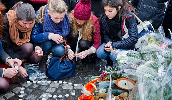 امرأة بلجيكية تشهد موت طفلها بين يديها في نهار تسوق!  صورة رقم 6