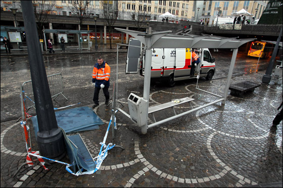 امرأة بلجيكية تشهد موت طفلها بين يديها في نهار تسوق!  صورة رقم 15