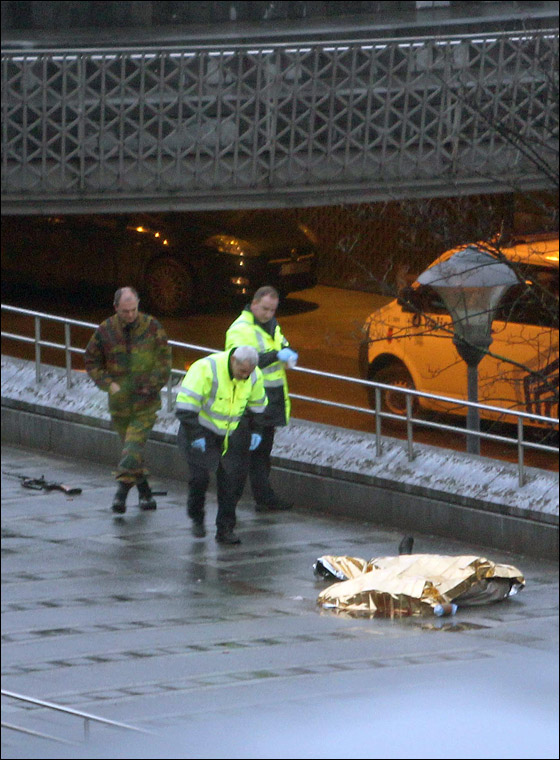 امرأة بلجيكية تشهد موت طفلها بين يديها في نهار تسوق!  صورة رقم 8