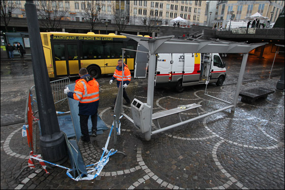 امرأة بلجيكية تشهد موت طفلها بين يديها في نهار تسوق!  صورة رقم 18