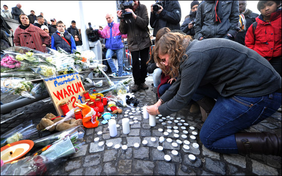 امرأة بلجيكية تشهد موت طفلها بين يديها في نهار تسوق!  صورة رقم 17