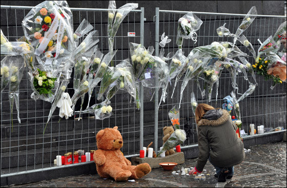 امرأة بلجيكية تشهد موت طفلها بين يديها في نهار تسوق!  صورة رقم 13