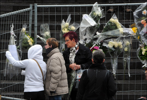 امرأة بلجيكية تشهد موت طفلها بين يديها في نهار تسوق!  صورة رقم 12