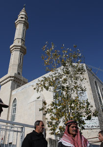 متطرفون يقدمون على حرق مسجد النور في رام الله! صورة رقم 1