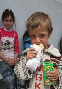 5000 لاجىء سوري يهربون الى لبنان ويحاربون شظف العيش! صورة رقم 1