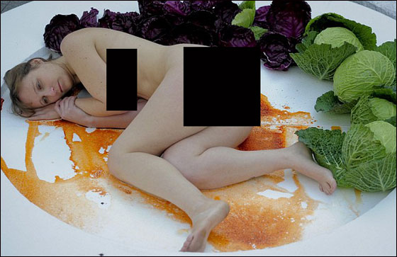 وجبة بشرية ساخنة في اسبانيا احتجاجا على اكل اللحوم صورة رقم 6 وجبة بشرية ساخنة في اسبانيا احتجاجا على اكل اللحوم صورة رقم 6