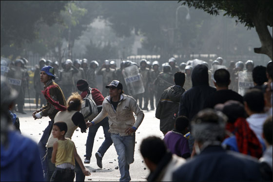 امتداد المظاهرات في مصر اسفر عن مقتل شخصين و222 جريح!  صورة رقم 3