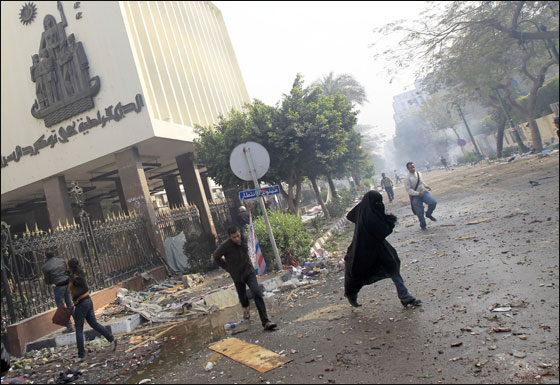 امتداد المظاهرات في مصر اسفر عن مقتل شخصين و222 جريح!  صورة رقم 6