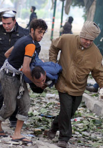 امتداد المظاهرات في مصر اسفر عن مقتل شخصين و222 جريح!  صورة رقم 2