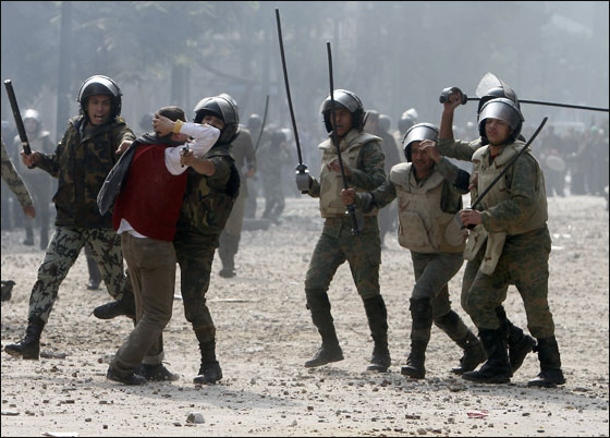 امتداد المظاهرات في مصر اسفر عن مقتل شخصين و222 جريح!  صورة رقم 10