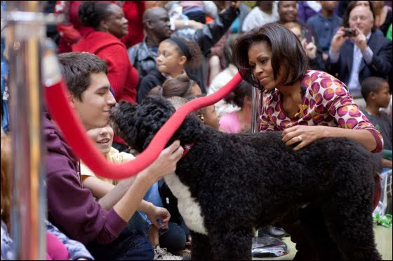 بالصور: سيدة امريكا الاولى تقرا القصص للاطفال بالمستشفيات  صورة رقم 2