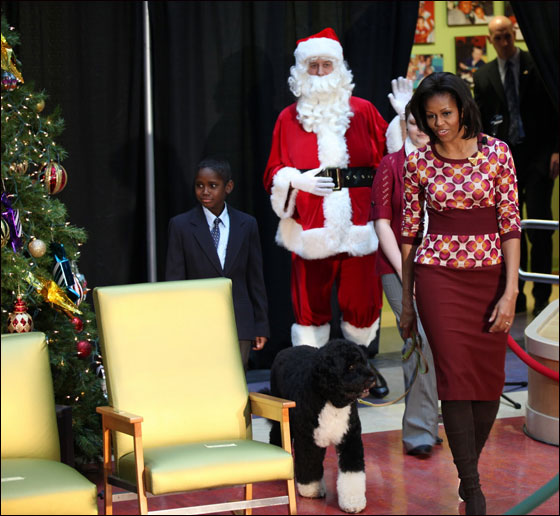 بالصور: سيدة امريكا الاولى تقرا القصص للاطفال بالمستشفيات  صورة رقم 3