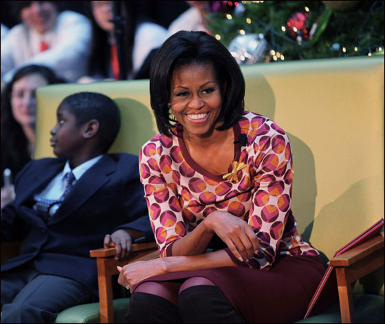 بالصور: سيدة امريكا الاولى تقرا القصص للاطفال بالمستشفيات  صورة رقم 6