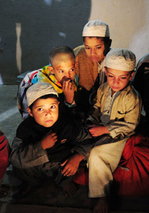 باكستان: تحرير عشرات الاطفال من مدرسة تعذيب سرية! صورة رقم 1