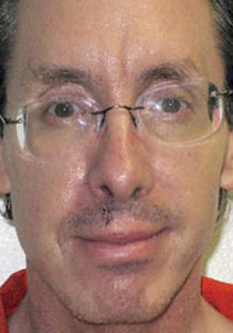 قس متهم باعتداء فاحش على الاطفال يدعي بانه المخلص! صورة رقم 1