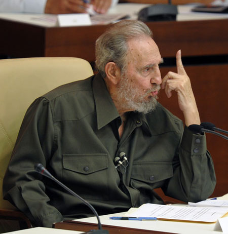  فيديل كاسترو يدخل 