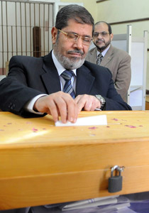 مسلمو مصر يحصلون على نسبة 75% من الاصوات بالمرحلة الثانية  صورة رقم 2