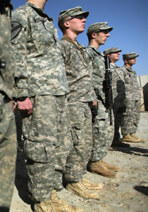 تضاعف الحشود العسكرية المطوقة لسوريا تأهبا لوقوع زلزال فيها صورة رقم 2