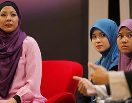 ماليزية تلقب كأفضل داعية ببرنامج يظهر المهارة الدينية والخطابية! صورة رقم 1