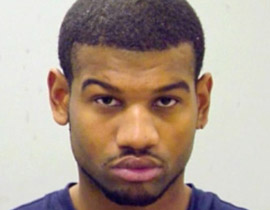 اب ينشر صور ابنته مقيدة بالشريط اللاصق ويثير ضجة كبيرة!  صورة رقم 1