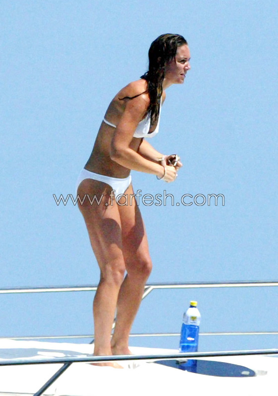 بيبا ميدلتون تبتعد عن الطابع الملكي وتظهر منزوعة الصدر!  صورة رقم 23