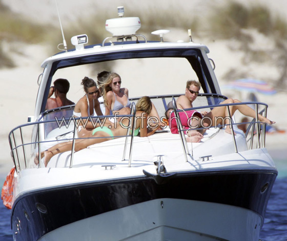 بيبا ميدلتون تبتعد عن الطابع الملكي وتظهر منزوعة الصدر!  صورة رقم 14