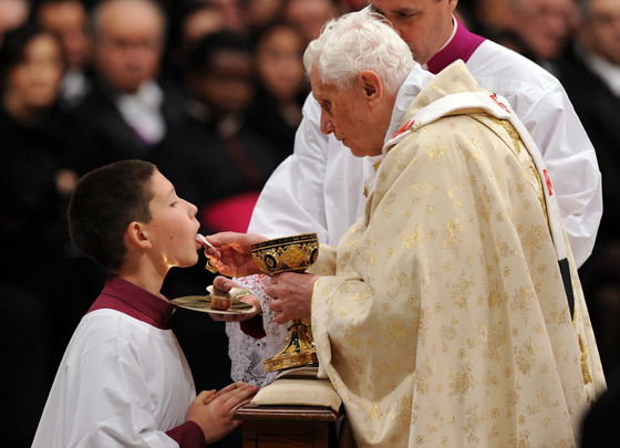 البابا يدعو للابتعاد عن 