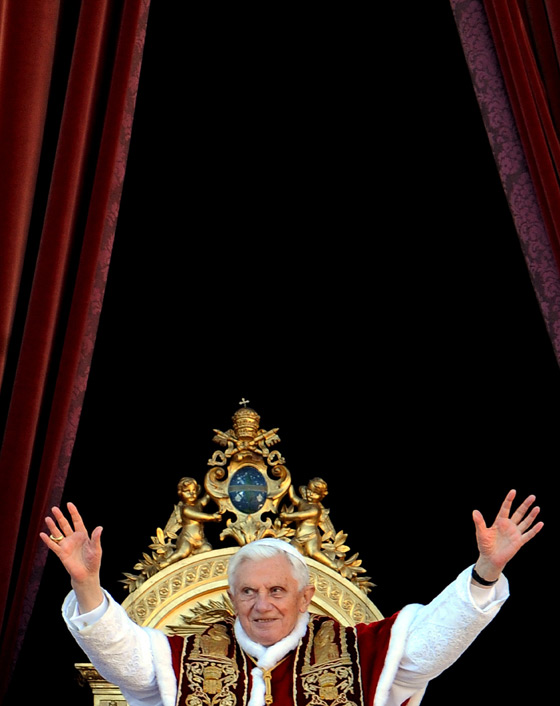 البابا يدعو للابتعاد عن 