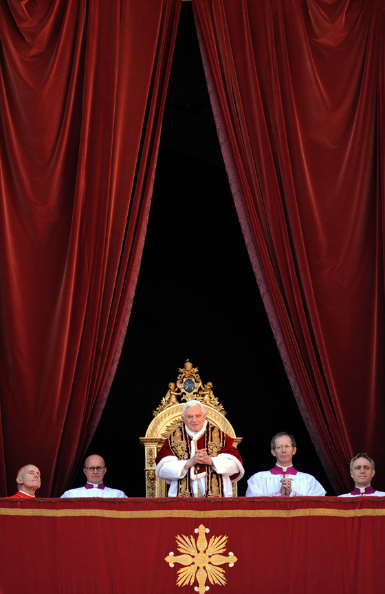 البابا يدعو للابتعاد عن 