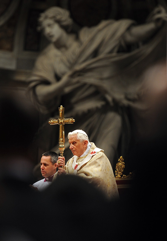 البابا يدعو للابتعاد عن 