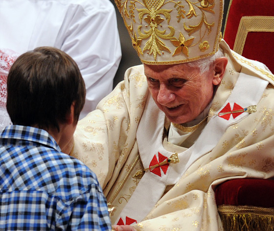 البابا يدعو للابتعاد عن 